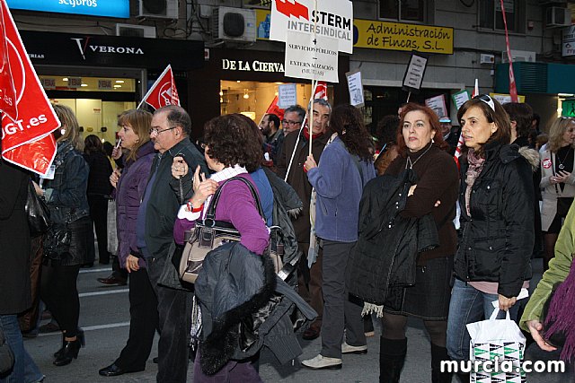 Cerca de 40.000 personas vuelven a manifestar en Murcia su rechazo al “Tijeretazo” de Valcrcel y al preacuerdo al que han llegado algunas organizaciones y la Administracin regional - 92