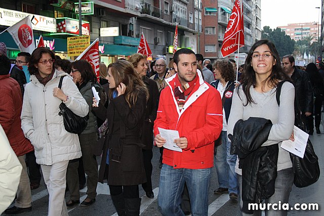 Cerca de 40.000 personas vuelven a manifestar en Murcia su rechazo al “Tijeretazo” de Valcrcel y al preacuerdo al que han llegado algunas organizaciones y la Administracin regional - 93