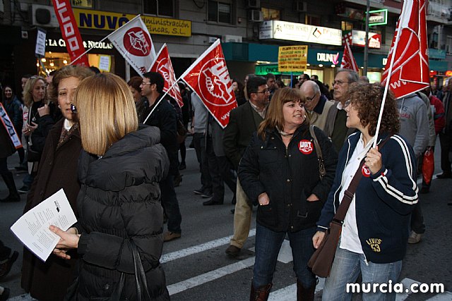 Cerca de 40.000 personas vuelven a manifestar en Murcia su rechazo al “Tijeretazo” de Valcrcel y al preacuerdo al que han llegado algunas organizaciones y la Administracin regional - 94
