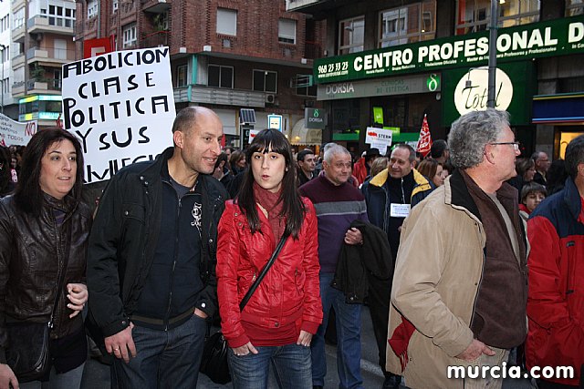 Cerca de 40.000 personas vuelven a manifestar en Murcia su rechazo al “Tijeretazo” de Valcrcel y al preacuerdo al que han llegado algunas organizaciones y la Administracin regional - 99