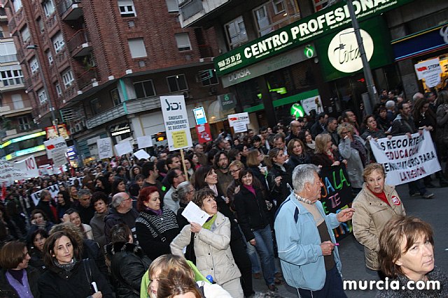 Cerca de 40.000 personas vuelven a manifestar en Murcia su rechazo al “Tijeretazo” de Valcrcel y al preacuerdo al que han llegado algunas organizaciones y la Administracin regional - 101