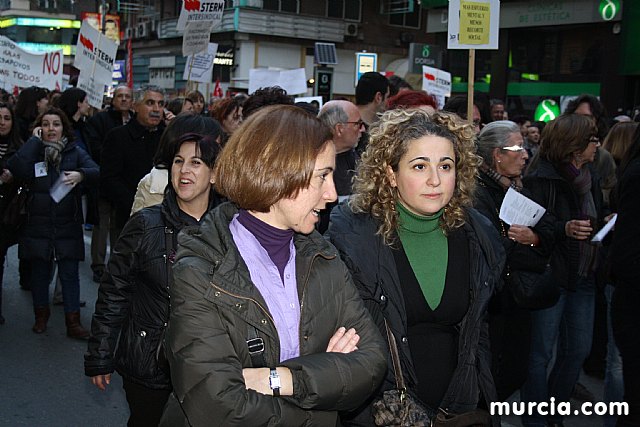 Cerca de 40.000 personas vuelven a manifestar en Murcia su rechazo al “Tijeretazo” de Valcrcel y al preacuerdo al que han llegado algunas organizaciones y la Administracin regional - 102