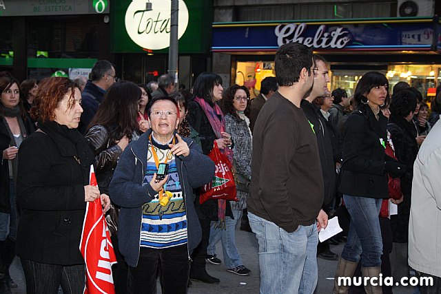 Cerca de 40.000 personas vuelven a manifestar en Murcia su rechazo al “Tijeretazo” de Valcrcel y al preacuerdo al que han llegado algunas organizaciones y la Administracin regional - 105