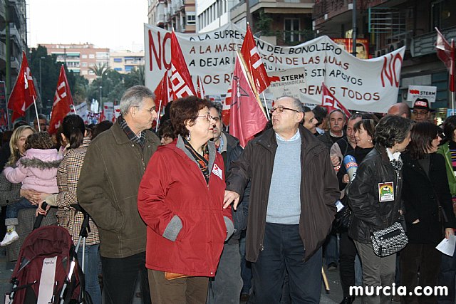 Cerca de 40.000 personas vuelven a manifestar en Murcia su rechazo al “Tijeretazo” de Valcrcel y al preacuerdo al que han llegado algunas organizaciones y la Administracin regional - 108