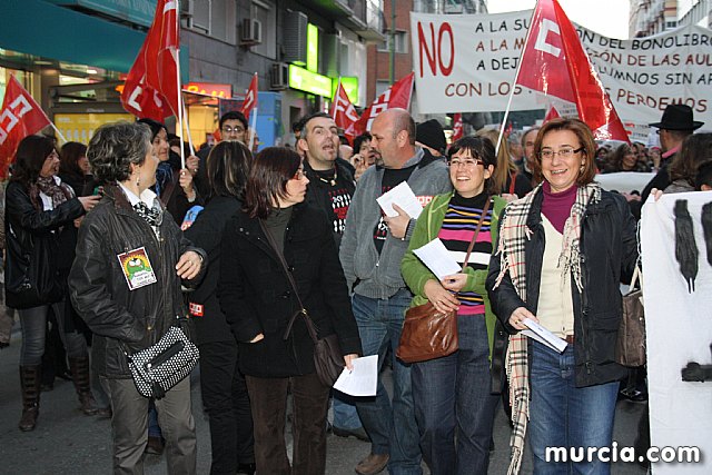 Cerca de 40.000 personas vuelven a manifestar en Murcia su rechazo al “Tijeretazo” de Valcrcel y al preacuerdo al que han llegado algunas organizaciones y la Administracin regional - 109