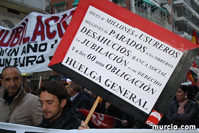 Cerca de 40.000 personas vuelven a manifestar en Murcia su rechazo al “Tijeretazo” de Valcrcel y al preacuerdo al que han llegado algunas organizaciones y la Administracin regional - 143