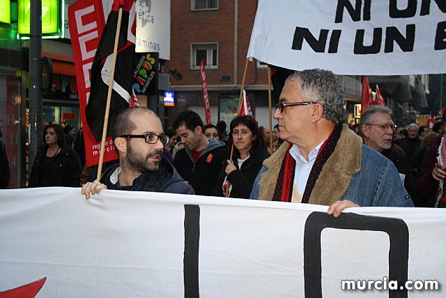 Cerca de 40.000 personas vuelven a manifestar en Murcia su rechazo al “Tijeretazo” de Valcrcel y al preacuerdo al que han llegado algunas organizaciones y la Administracin regional - 148
