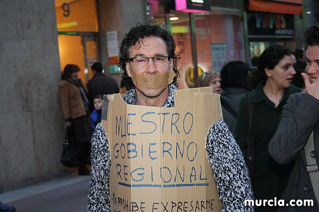 Cerca de 40.000 personas vuelven a manifestar en Murcia su rechazo al “Tijeretazo” de Valcrcel y al preacuerdo al que han llegado algunas organizaciones y la Administracin regional - 154