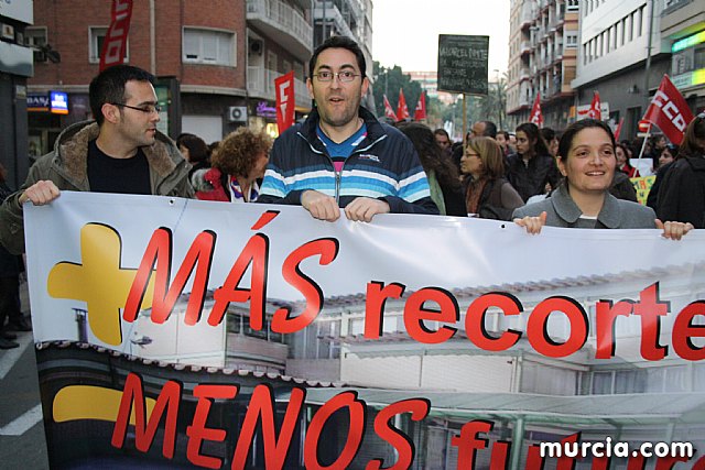 Cerca de 40.000 personas vuelven a manifestar en Murcia su rechazo al “Tijeretazo” de Valcrcel y al preacuerdo al que han llegado algunas organizaciones y la Administracin regional - 157