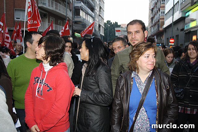 Cerca de 40.000 personas vuelven a manifestar en Murcia su rechazo al “Tijeretazo” de Valcrcel y al preacuerdo al que han llegado algunas organizaciones y la Administracin regional - 160