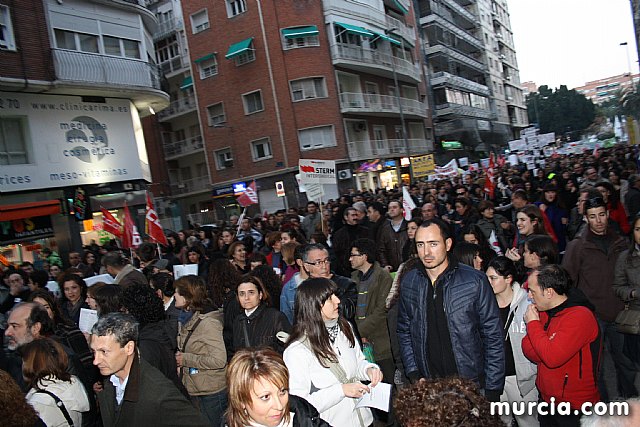 Cerca de 40.000 personas vuelven a manifestar en Murcia su rechazo al “Tijeretazo” de Valcrcel y al preacuerdo al que han llegado algunas organizaciones y la Administracin regional - 164