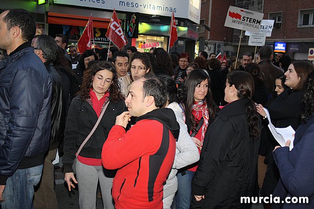 Cerca de 40.000 personas vuelven a manifestar en Murcia su rechazo al “Tijeretazo” de Valcrcel y al preacuerdo al que han llegado algunas organizaciones y la Administracin regional - 165