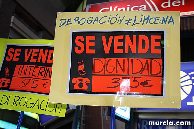 Cerca de 40.000 personas vuelven a manifestar en Murcia su rechazo al “Tijeretazo” de Valcrcel y al preacuerdo al que han llegado algunas organizaciones y la Administracin regional - 171