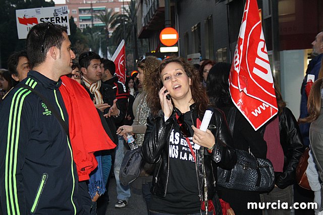 Cerca de 40.000 personas vuelven a manifestar en Murcia su rechazo al “Tijeretazo” de Valcrcel y al preacuerdo al que han llegado algunas organizaciones y la Administracin regional - 172