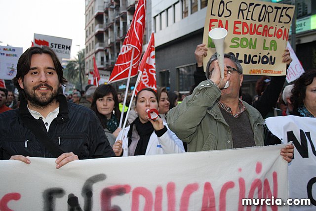 Cerca de 40.000 personas vuelven a manifestar en Murcia su rechazo al “Tijeretazo” de Valcrcel y al preacuerdo al que han llegado algunas organizaciones y la Administracin regional - 176