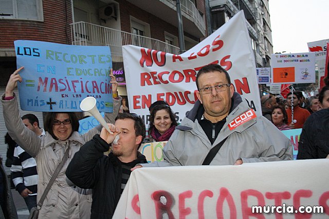 Cerca de 40.000 personas vuelven a manifestar en Murcia su rechazo al “Tijeretazo” de Valcrcel y al preacuerdo al que han llegado algunas organizaciones y la Administracin regional - 177