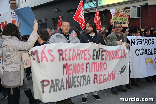 Cerca de 40.000 personas vuelven a manifestar en Murcia su rechazo al “Tijeretazo” de Valcrcel y al preacuerdo al que han llegado algunas organizaciones y la Administracin regional - 178