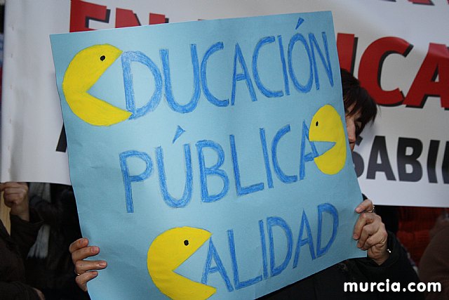 Cerca de 40.000 personas vuelven a manifestar en Murcia su rechazo al “Tijeretazo” de Valcrcel y al preacuerdo al que han llegado algunas organizaciones y la Administracin regional - 180