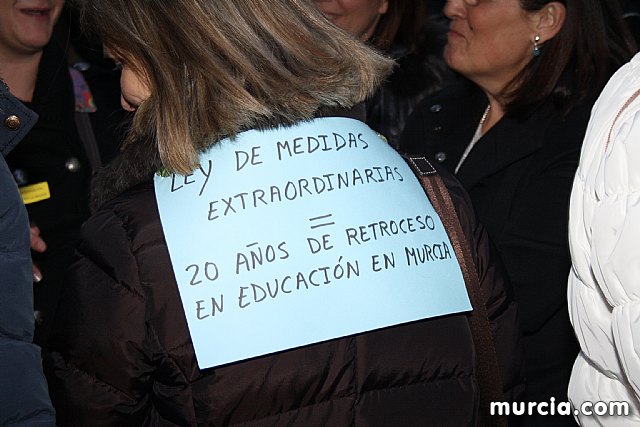 Cerca de 40.000 personas vuelven a manifestar en Murcia su rechazo al “Tijeretazo” de Valcrcel y al preacuerdo al que han llegado algunas organizaciones y la Administracin regional - 183