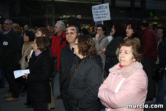 Cerca de 40.000 personas vuelven a manifestar en Murcia su rechazo al “Tijeretazo” de Valcrcel y al preacuerdo al que han llegado algunas organizaciones y la Administracin regional - 188