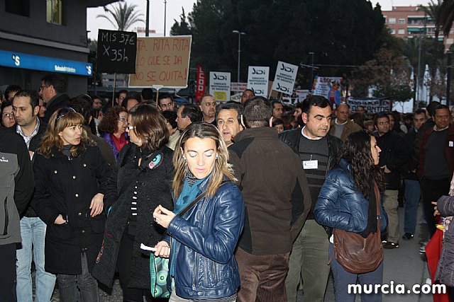 Cerca de 40.000 personas vuelven a manifestar en Murcia su rechazo al “Tijeretazo” de Valcrcel y al preacuerdo al que han llegado algunas organizaciones y la Administracin regional - 191