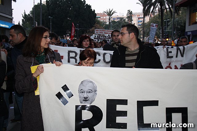 Cerca de 40.000 personas vuelven a manifestar en Murcia su rechazo al “Tijeretazo” de Valcrcel y al preacuerdo al que han llegado algunas organizaciones y la Administracin regional - 198