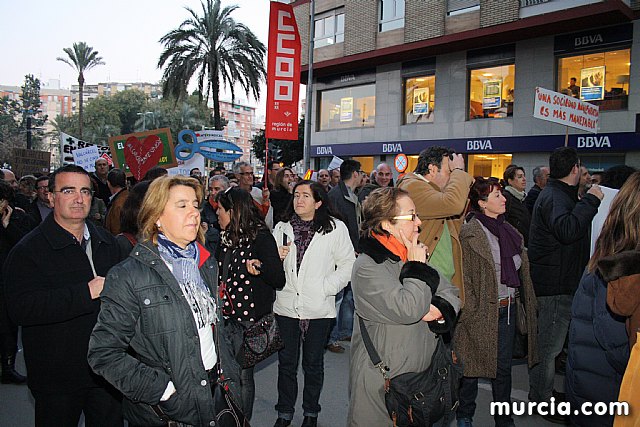 Cerca de 40.000 personas vuelven a manifestar en Murcia su rechazo al “Tijeretazo” de Valcrcel y al preacuerdo al que han llegado algunas organizaciones y la Administracin regional - 200