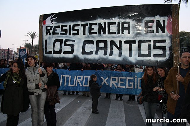 Cerca de 40.000 personas vuelven a manifestar en Murcia su rechazo al “Tijeretazo” de Valcrcel y al preacuerdo al que han llegado algunas organizaciones y la Administracin regional - 210