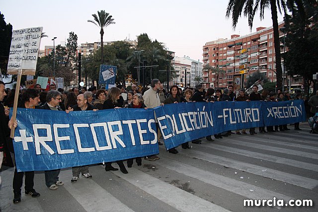 Cerca de 40.000 personas vuelven a manifestar en Murcia su rechazo al “Tijeretazo” de Valcrcel y al preacuerdo al que han llegado algunas organizaciones y la Administracin regional - 213