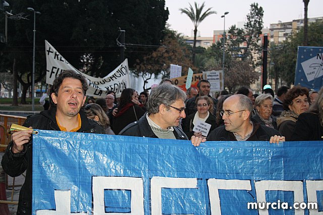 Cerca de 40.000 personas vuelven a manifestar en Murcia su rechazo al “Tijeretazo” de Valcrcel y al preacuerdo al que han llegado algunas organizaciones y la Administracin regional - 214