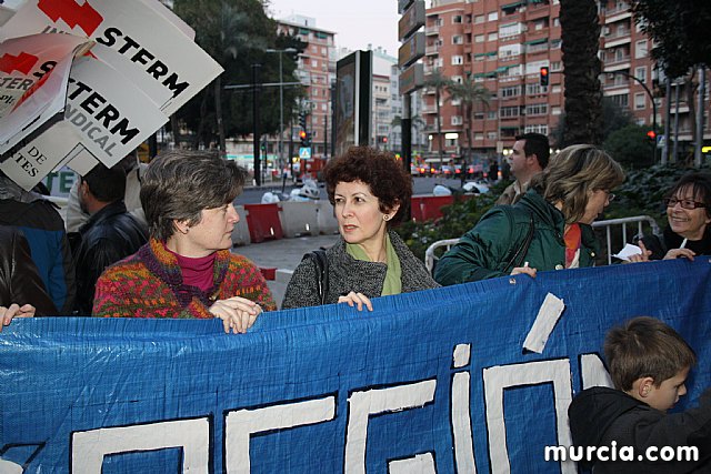 Cerca de 40.000 personas vuelven a manifestar en Murcia su rechazo al “Tijeretazo” de Valcrcel y al preacuerdo al que han llegado algunas organizaciones y la Administracin regional - 217