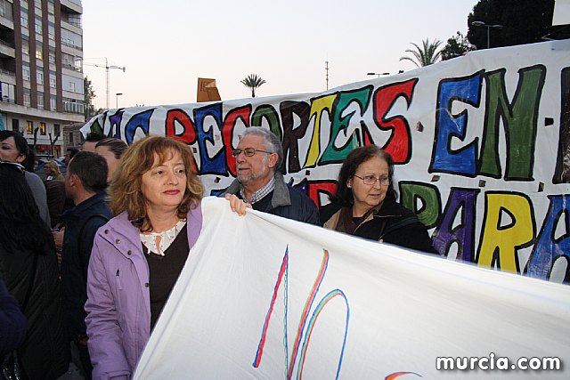 Cerca de 40.000 personas vuelven a manifestar en Murcia su rechazo al “Tijeretazo” de Valcrcel y al preacuerdo al que han llegado algunas organizaciones y la Administracin regional - 220