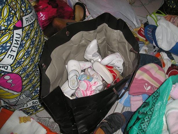 La ONG Anike Voluntarios entrega en el Congo 170 kilos de ropa para bebs - 4