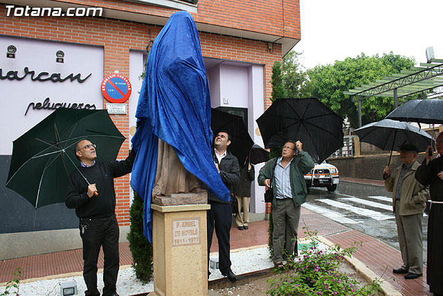 Inauguran una escultura que rinde homenaje a la orden capuchina de Totana - 37