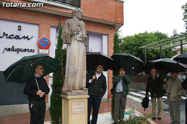 Inauguran una escultura que rinde homenaje a la orden capuchina de Totana - 43