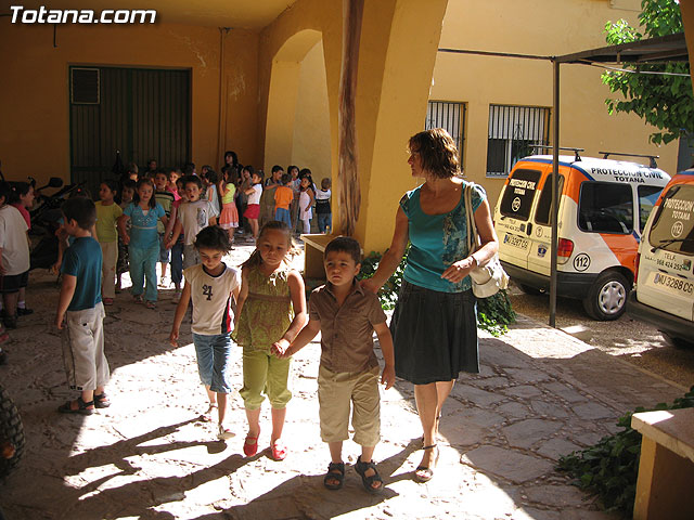 EL ALCALDE ELECTO SE SOMETE A LAS PREGUNTAS DE LOS ALUMNOS DE EDUCACIN INFANTIL DEL COLEGIO 