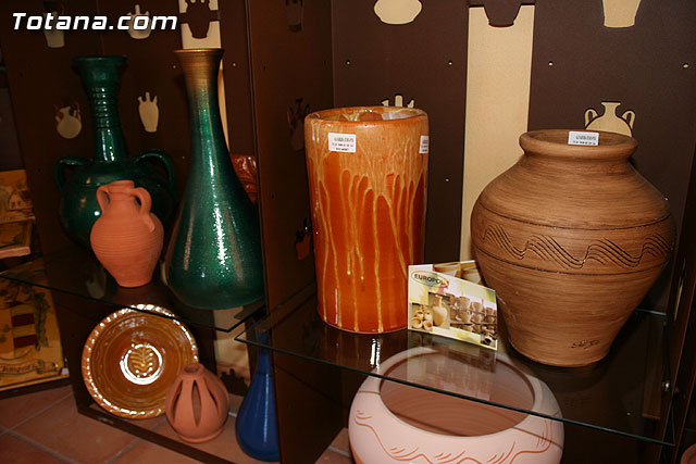 Punto permanente de exposicin y venta de muestras representativas de la tradicional artesana y alfarera - 13