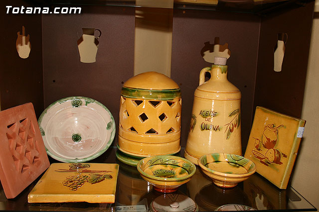 Punto permanente de exposicin y venta de muestras representativas de la tradicional artesana y alfarera - 21