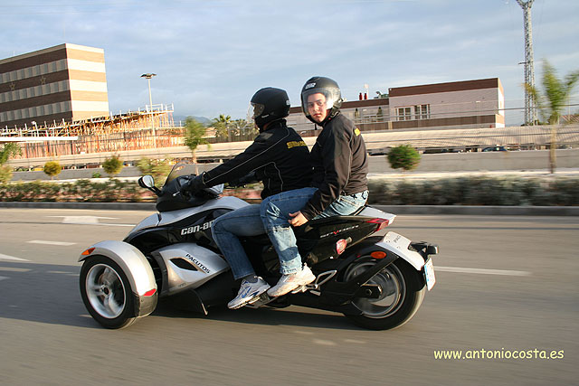 El Can-Am Spyder de BRP todo un lujo, mitad motocicleta, mitad deportivo cabrio - 5