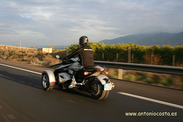 El Can-Am Spyder de BRP todo un lujo, mitad motocicleta, mitad deportivo cabrio - 6