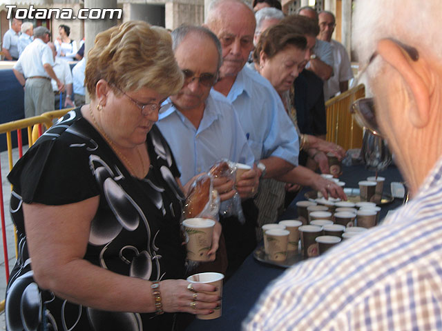 Tradicional desayuno de chocolate y bollos en la plaza Balsa Vieja - 18