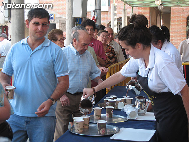 Tradicional desayuno de chocolate y bollos en la plaza Balsa Vieja - 26