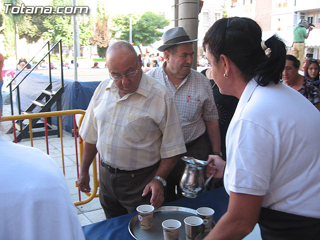 Tradicional desayuno de chocolate y bollos en la plaza Balsa Vieja - 29