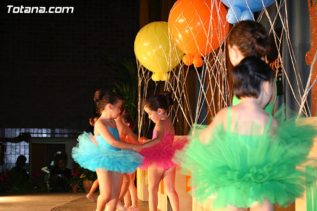 La escuela de danza de Loles Miralles actu a beneficio de la asociacin D'Genes - 28