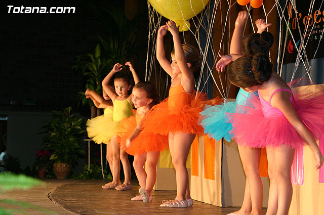 La escuela de danza de Loles Miralles actu a beneficio de la asociacin D'Genes - 29