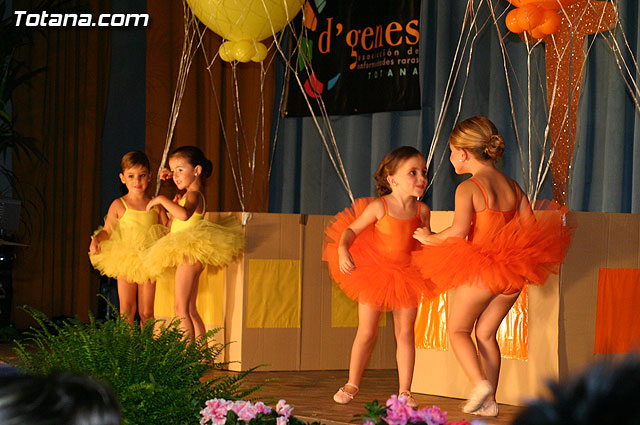 La escuela de danza de Loles Miralles actu a beneficio de la asociacin D'Genes - 30