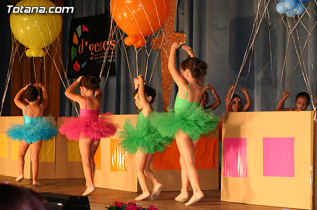 La escuela de danza de Loles Miralles actu a beneficio de la asociacin D'Genes - 31