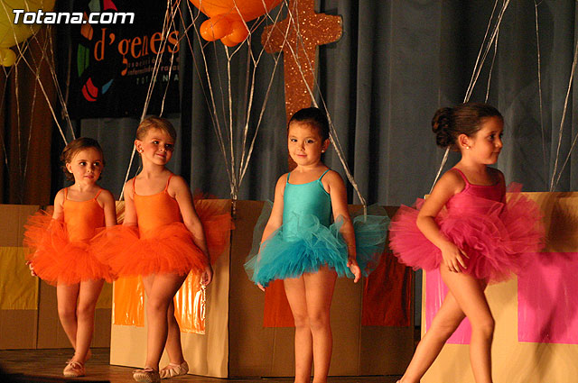 La escuela de danza de Loles Miralles actu a beneficio de la asociacin D'Genes - 42