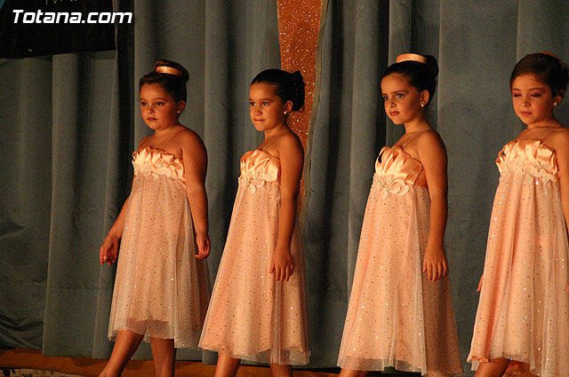La escuela de danza de Loles Miralles actu a beneficio de la asociacin D'Genes - 44