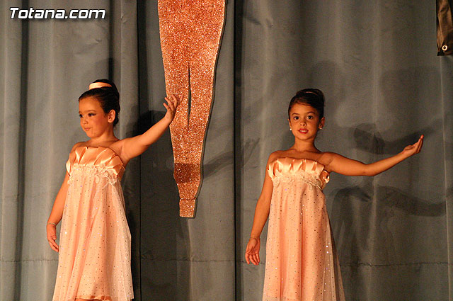 La escuela de danza de Loles Miralles actu a beneficio de la asociacin D'Genes - 47